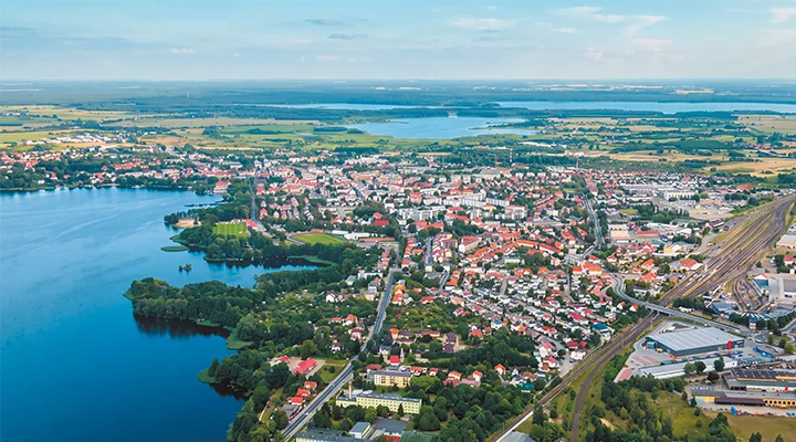 Miasto spowite magentowym światłowodem